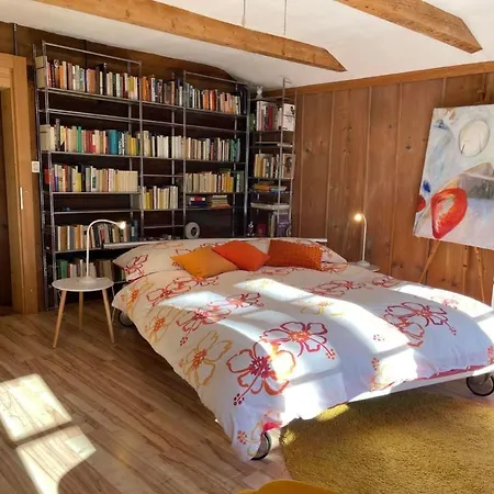 Holiday home Chalet-hausteil Mit Garten Im Dorfkern By Interhome *