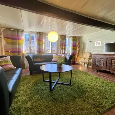 Holiday home Chalet-hausteil Mit Garten Im Dorfkern By Interhome